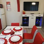 Lägenhet Ani - Spacious 3-bedroom Apartment, Free Parking,10 Min To Old Town Veliko Tărnovo