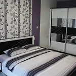 Ani - Spacious 3-bedroom Apartment, Free Parking,10 Min To Old Town Lägenhet