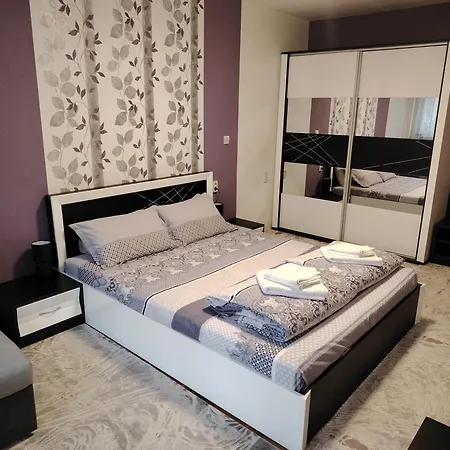 Ani - Spacious 3-bedroom Apartment, Free Parking,10 Min To Old Town