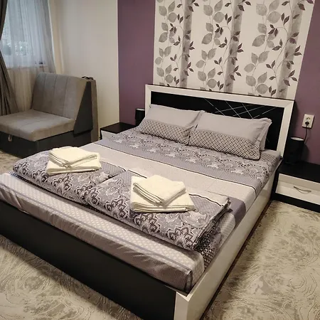 Ani - Spacious 3-bedroom Apartment, Free Parking,10 Min To Old Town Wielkie Tyrnowo