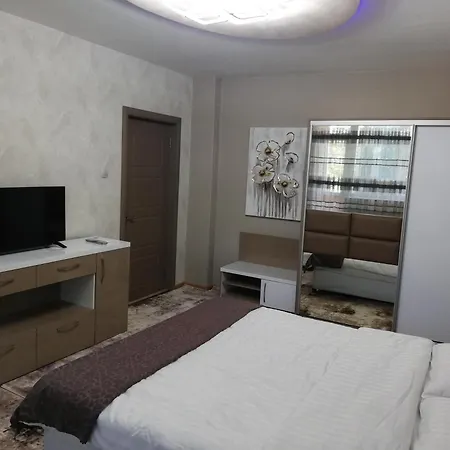 Ani - Spacious 3-bedroom Apartment, Free Parking,10 Min To Old Town *