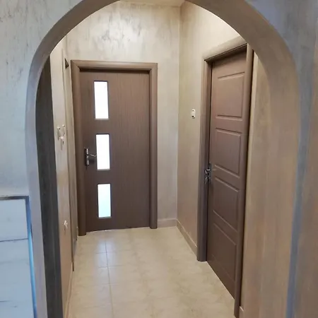 Ani - Spacious 3-bedroom Apartment, Free Parking,10 Min To Old Town شقة *