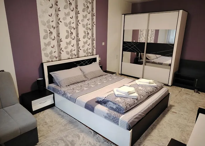 Ani - Spacious 3-bedroom Apartment, Free Parking,10 Min To Old Town