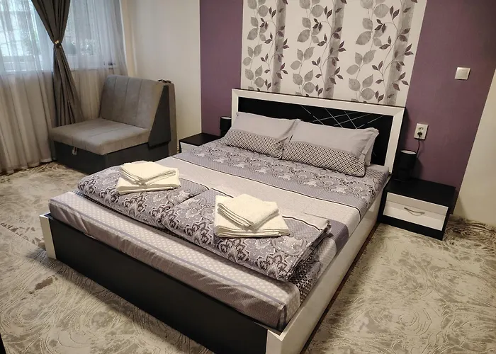 Ani - Spacious 3-bedroom Apartment, Free Parking,10 Min To Old Town Wielkie Tyrnowo