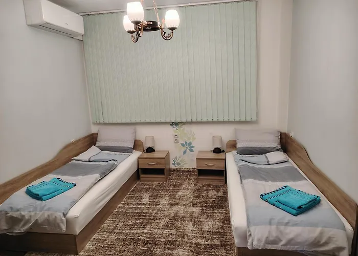 Ani - Spacious 3-bedroom Apartment, Free Parking,10 Min To Old Town