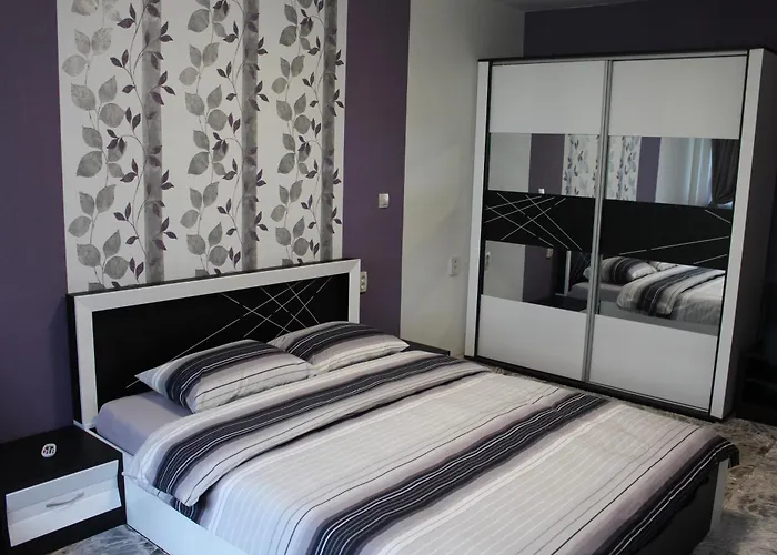 Ani - Spacious 3-bedroom Apartment, Free Parking,10 Min To Old Town Daire