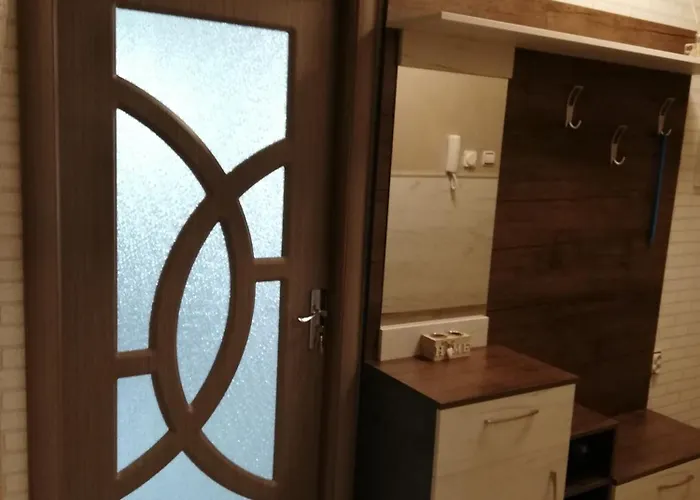 Ani - Spacious 3-bedroom Apartment, Free Parking,10 Min To Old Town Daire *