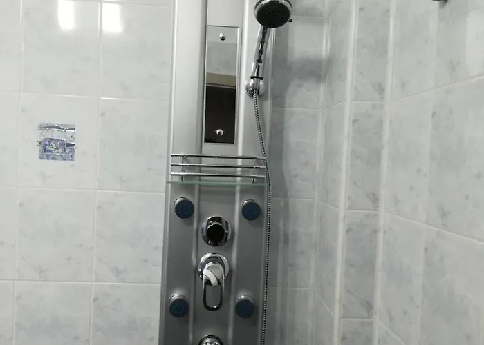 Ani - Spacious 3-bedroom Apartment, Free Parking,10 Min To Old Town